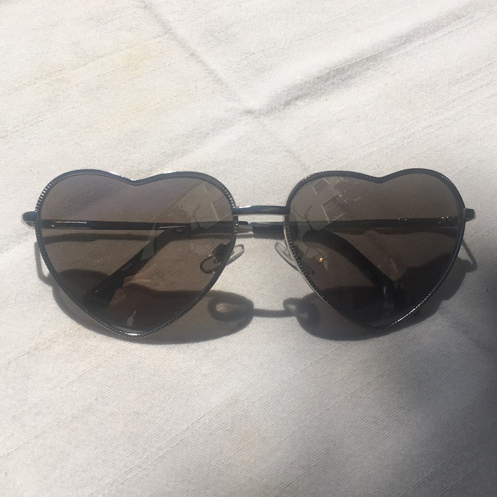 FOREVER 21 heart shaped sunglasses